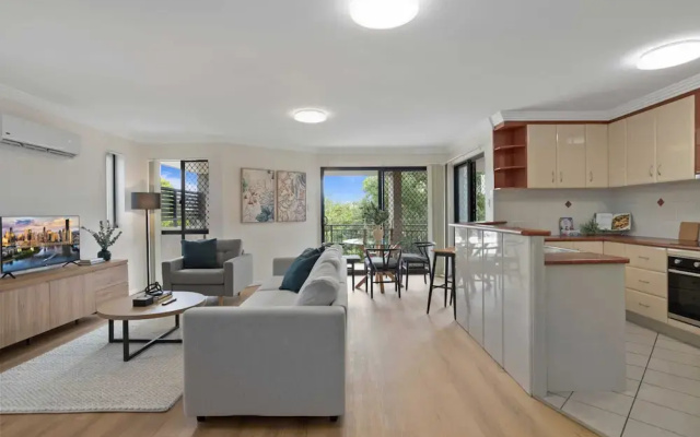 Comfy 2-bedroom Family Apartment With Free Parking