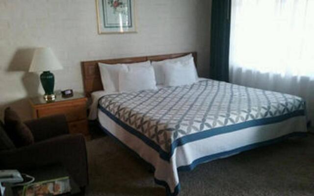 Bishop Village Motel