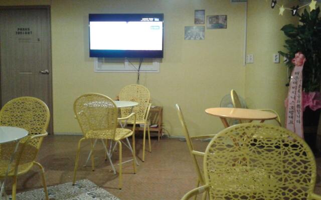 Yes Guesthouse - Hostel