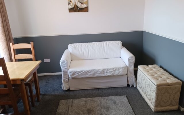 Cosy 1-bed Apartment in Swindon, Private Parking