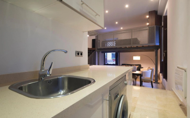 APARTAMENTOS DELUXE PALACIO DE LOS JERÓNIMOS free parking