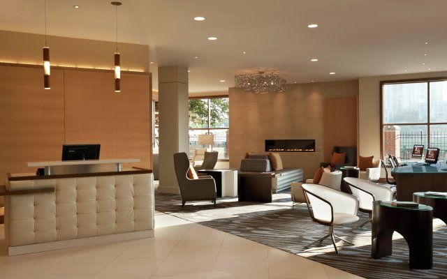 DoubleTree Suites by Hilton Hotel Boston - Cambridge