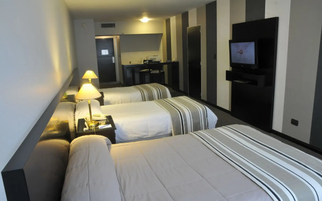 Plaza Real Suites Hotel