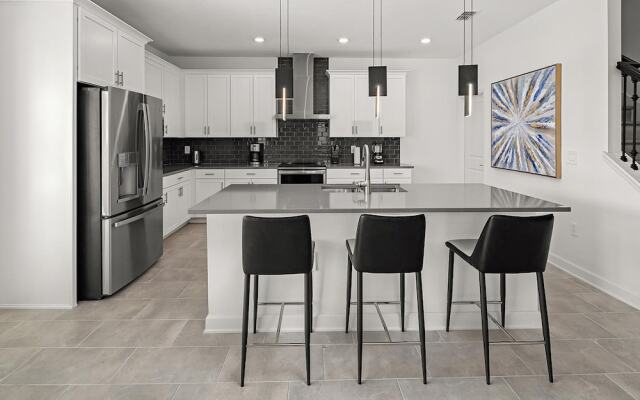 Harbor Island Beach Club by Villatel