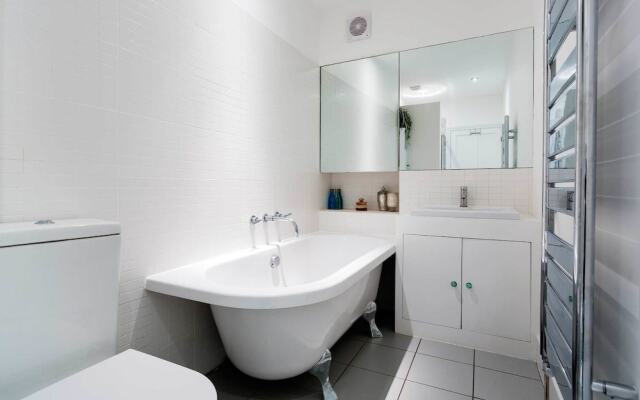 Stanlake Villas Garden Flat