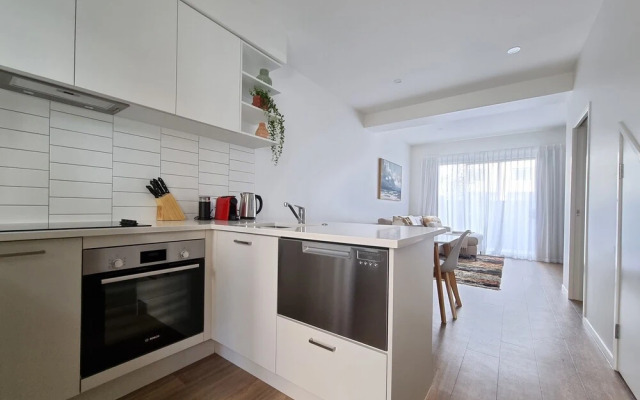Brand New House by Botany - Parking