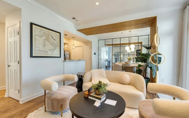 Luxury Atlanta Rental w/ Balcony: Near Buckhead!