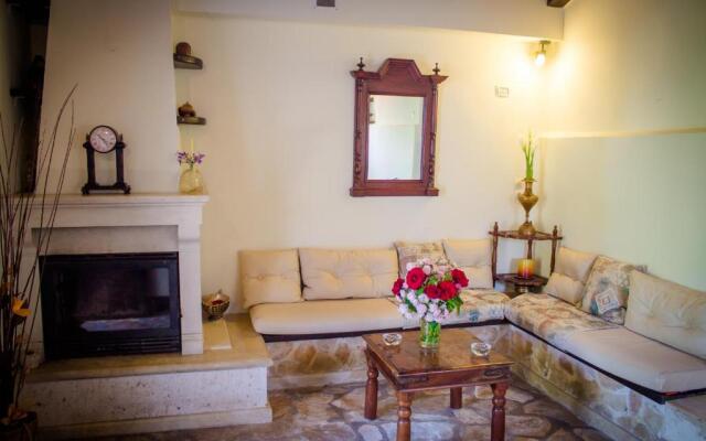 Gioia Traditional House