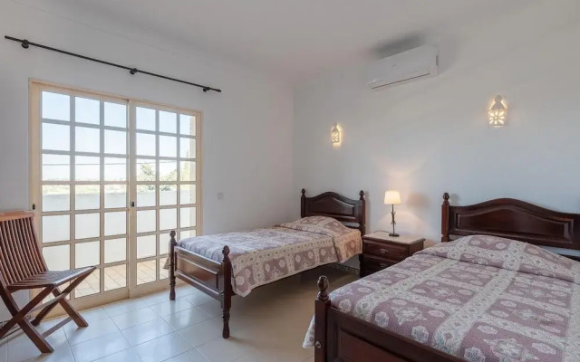 Villa Baltin With 4 Bedrooms and 3 Bathrooms
