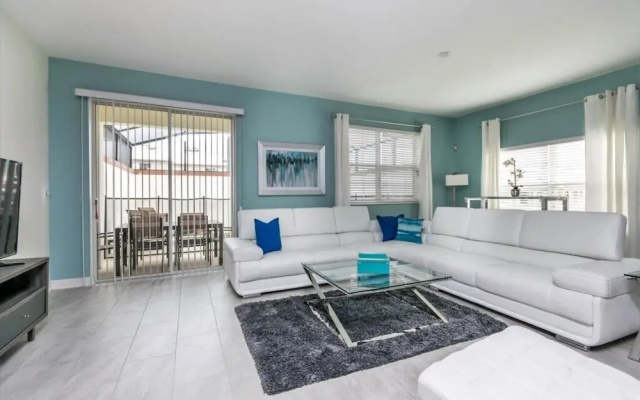 5 Bedroom Town Townhouse