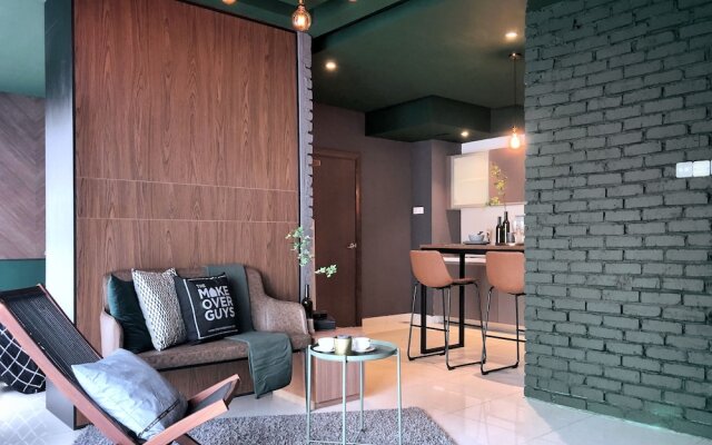 Wong's Homestay at Regalia Residence