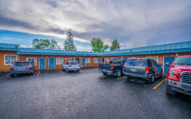 Royal Gateway Motel by OYO