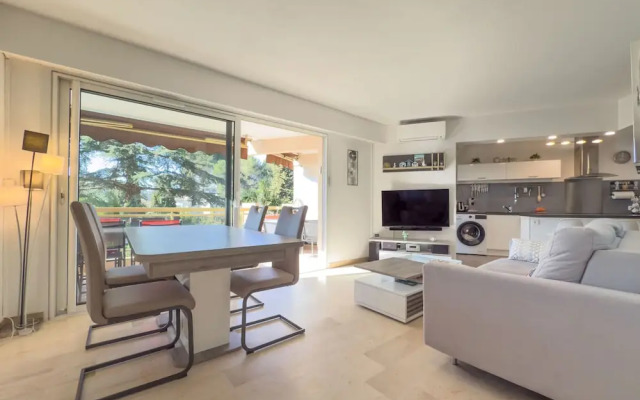 Le Cozy in Cannes With 2 Bedrooms and 1 Bathrooms