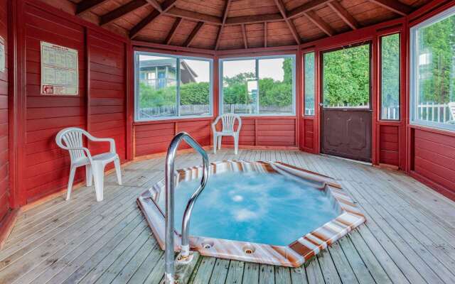 Days Inn & Suites by Wyndham St. Ignace Lakefront