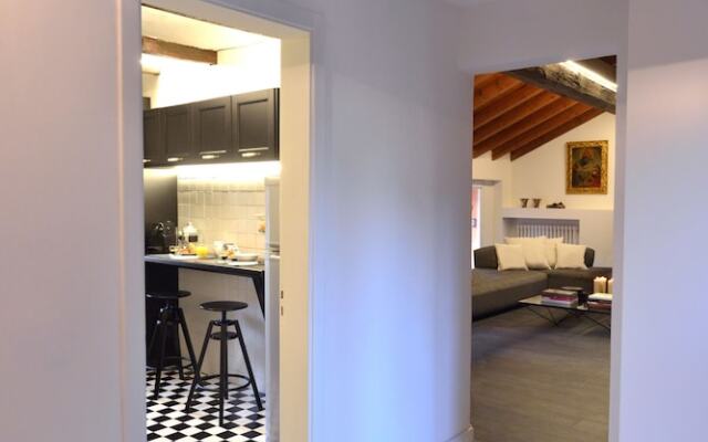 Al Cappello Rosso Suite Apartments