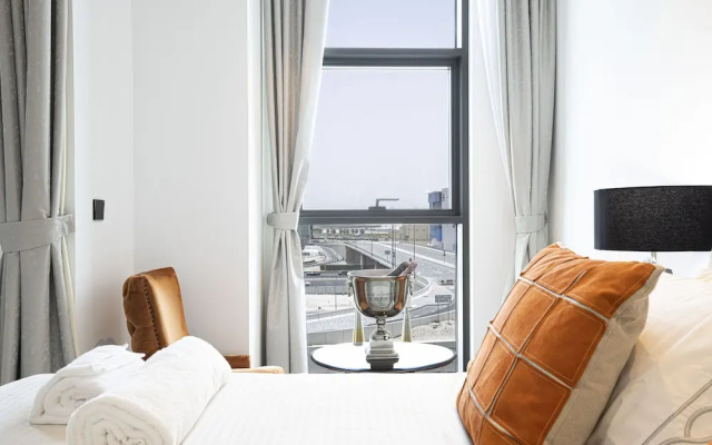 Waves - The Suite Dubai Luxury Studio Waterfront Living