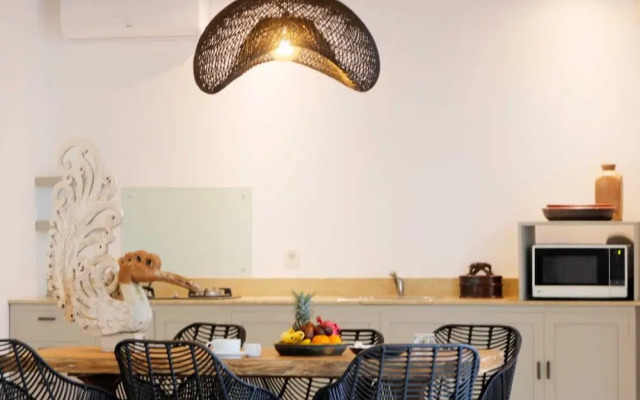 Splendid Private Villa, 2 BR, Canggu With Staff