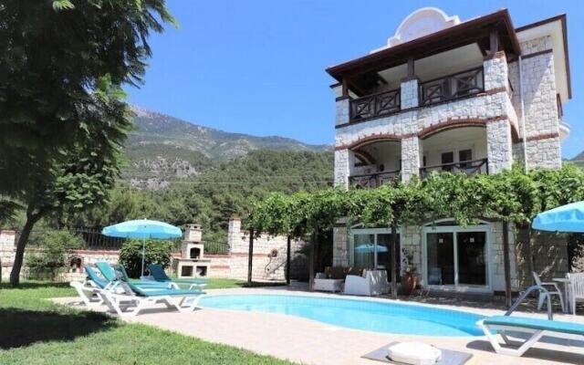 Villa ANM2 by JoyLettings