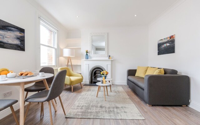 Soho Apartments by BaseToGo