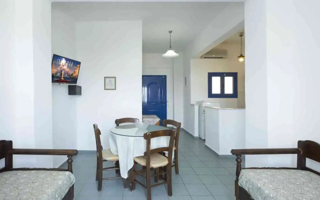 Dionysos Apartments and Studios