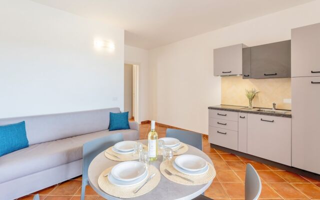 Residence with pool in Isola Rossa