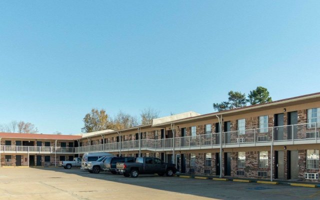 Econo Lodge Russellville I-40