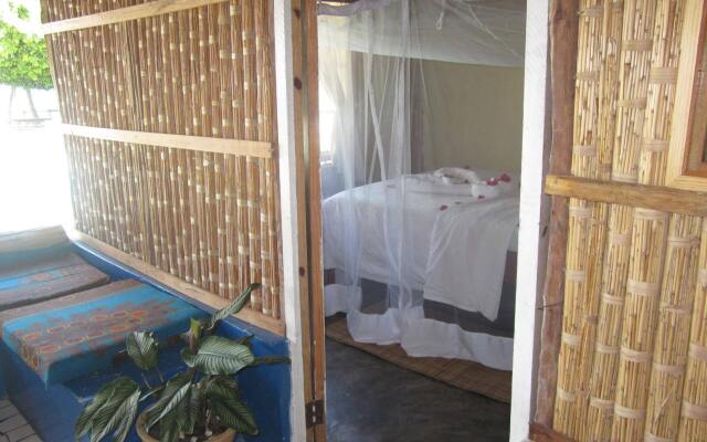 Baobab Beach Lodge & Backpackers