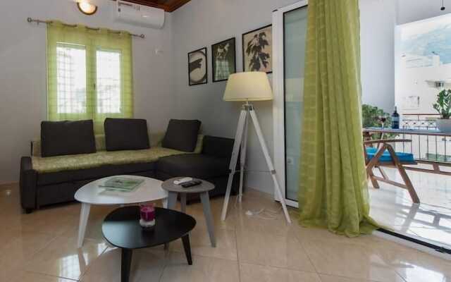 Thano's Stylish Flat, Just 150m To The Beach