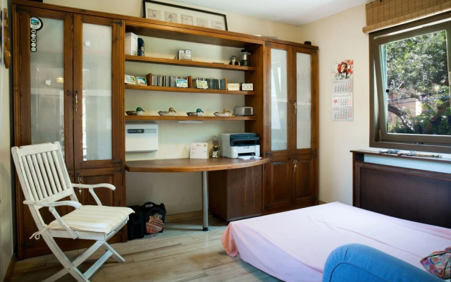 Important Group Villa Costa