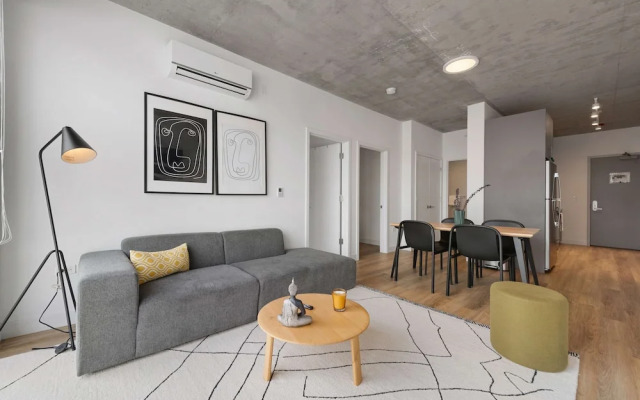 4BR Group Retreat Near Lincoln Park