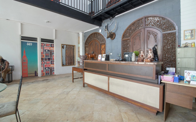 OYO 3283 Bwalk Hotel