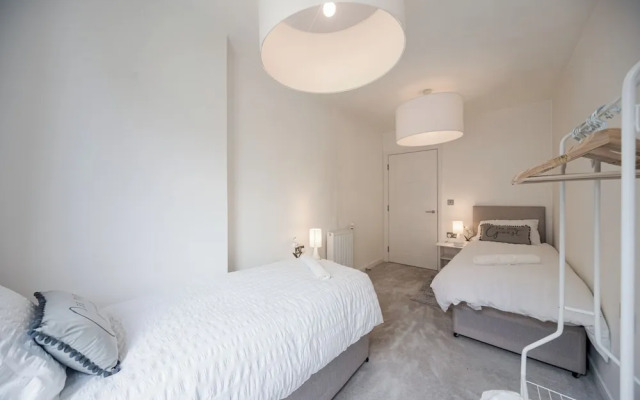 Barking Bright Apartment With 2 Bedrooms