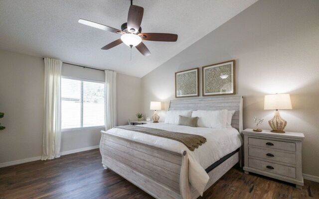 Scottsdale Friess 4 Bedroom Home by RedAwning