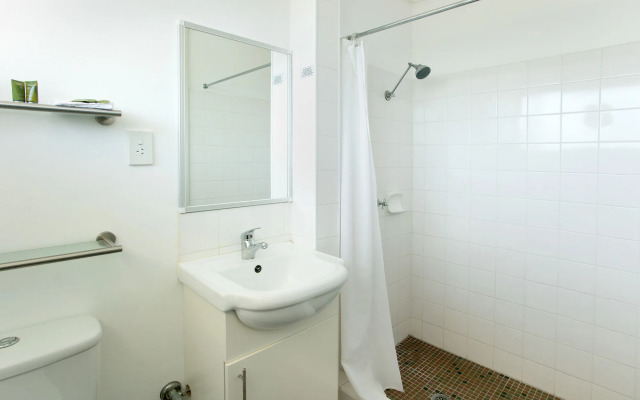 Bathurst Studio Apartments