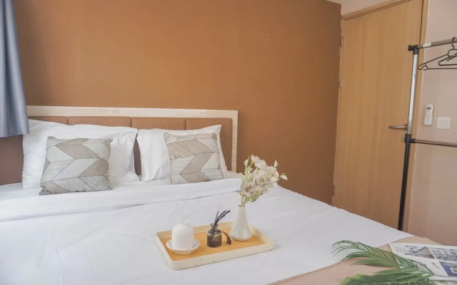 Homey And Cozy 3Br At Meikarta Apartment