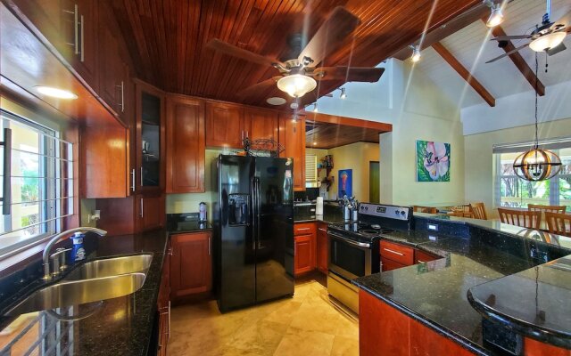 Lucky Duck Villa - Private Beach Escape