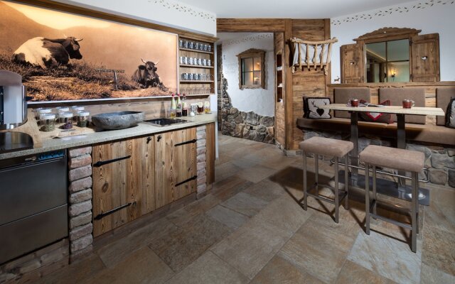 Alm- & Wellnesshotel Alpenhof