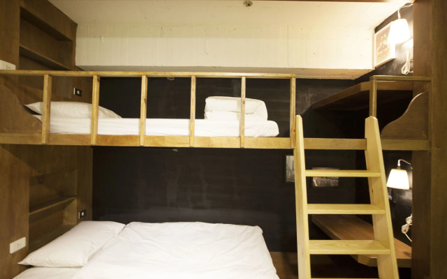 Mr Lobster's Secret Den Design Hostel