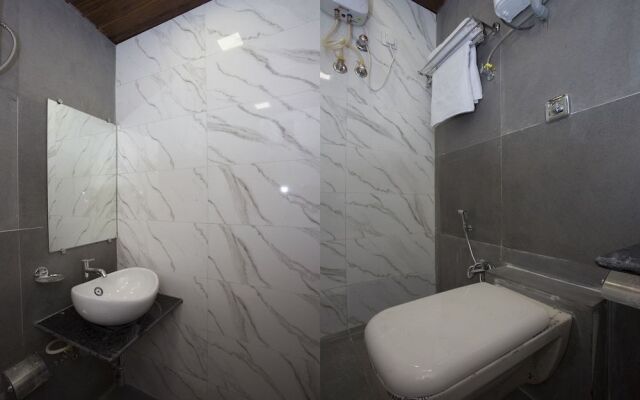 OYO 27640 Hotel Blue Sapphire Residency