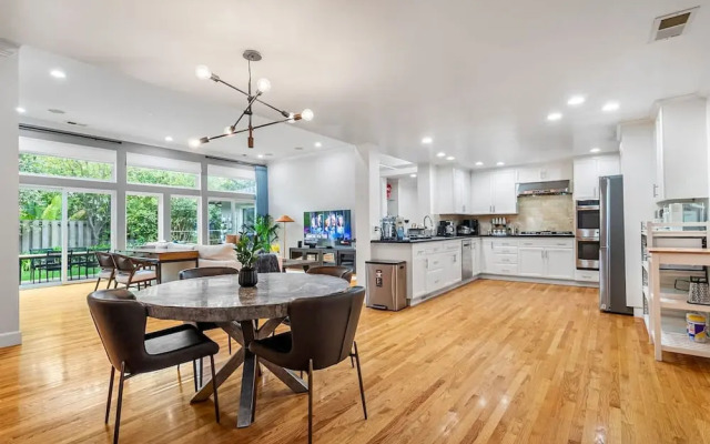 Cozy Modern House in Palo Alto