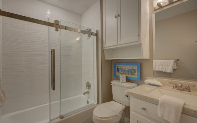 Beach Palms 6B by Anna Maria