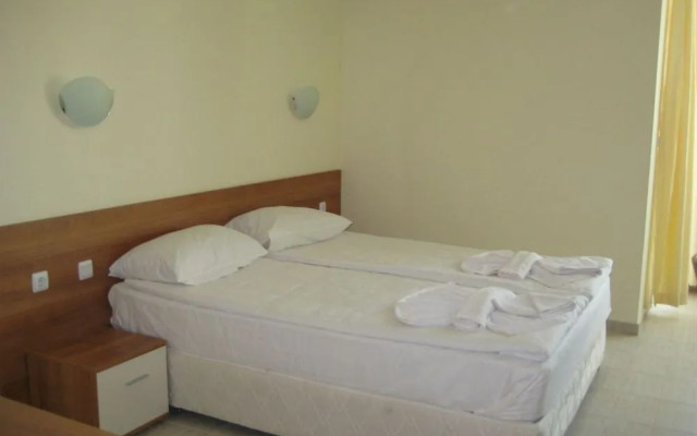Pollo Resort Mikosta Apartments