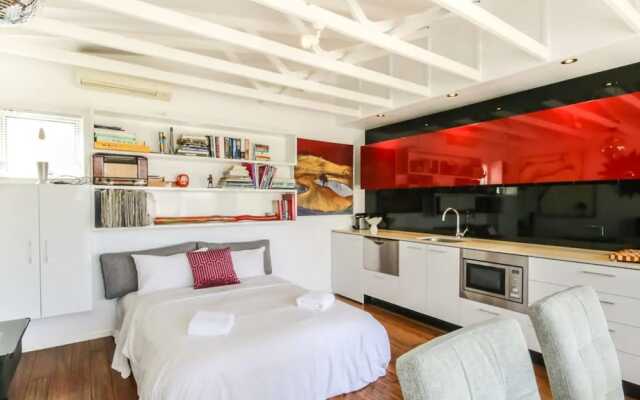 Cool Architect-Designed Studio Close To CBD