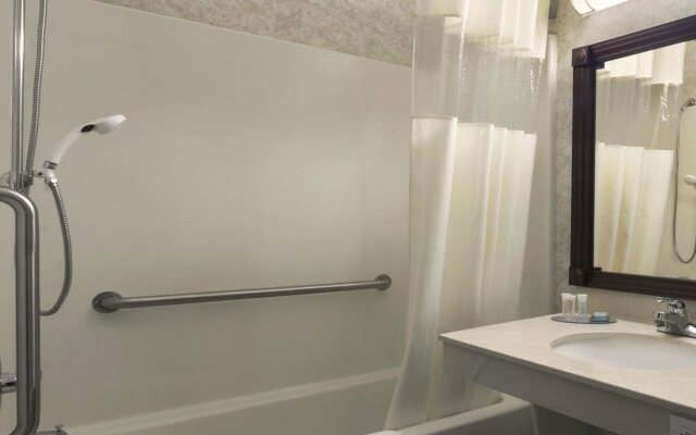 Travelodge & Suites by Wyndham Fargo/Moorhead