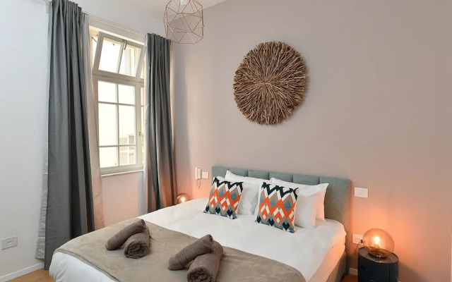 Authentic New Apt Near The Beach Allenby