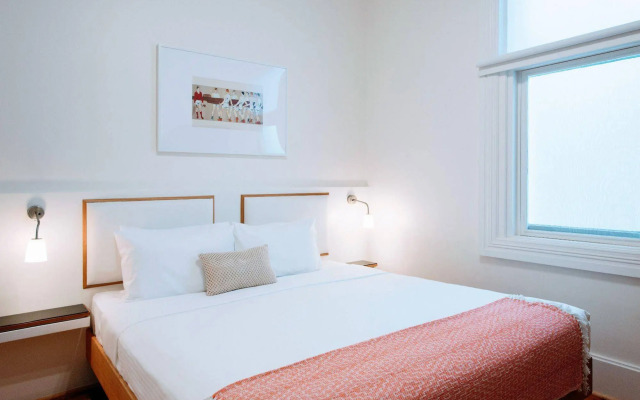 Seawall Apartments
