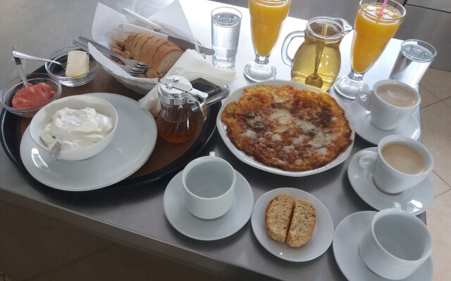 Akrotiri Panorama Apartments