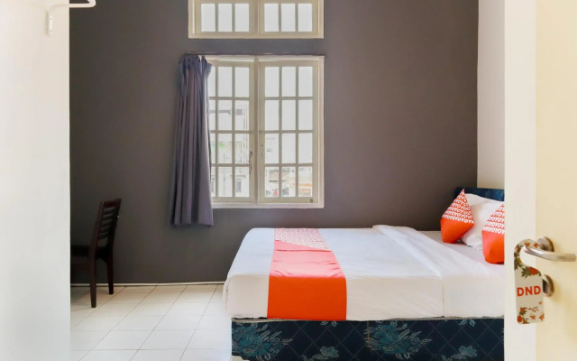 OYO 1111 Pasar Baru Inn