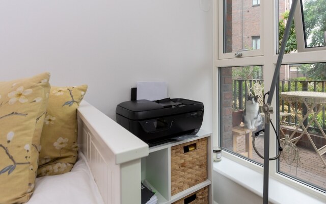 2 Bedroom East London Flat