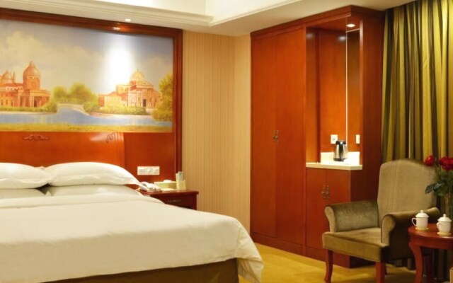 Vienna Hotel Guigang Central Square